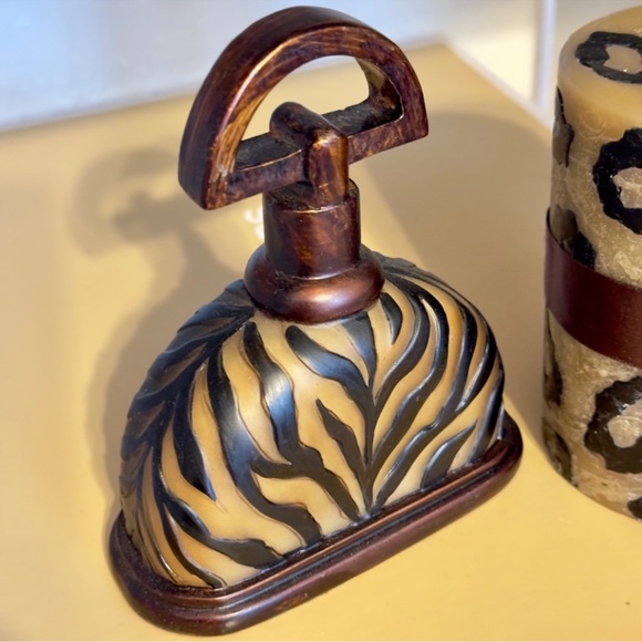 VINTAGE 2 Pc. Set - Animal Print Glass Handpainted Knick-Knack & Leopard Candle - Picture 4 of 11